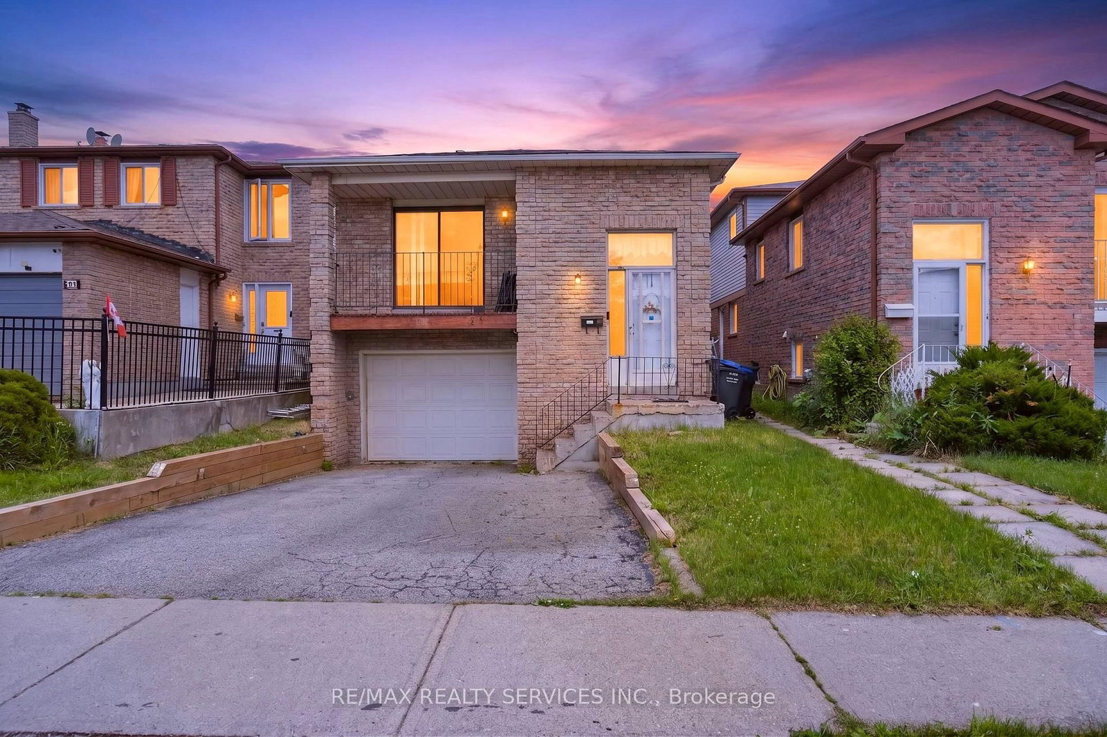 Detached House for sale at 23 Dafoe Crescent, Brampton, Ontario, L6Y 2L1 - Fletcher's West - MLS: W13503530