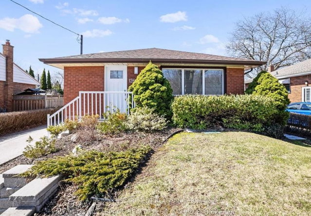Upper Unit - 1266 Royal Drive W