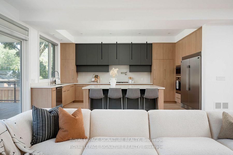 34 Edgecroft Road • Toronto, ON photo 10