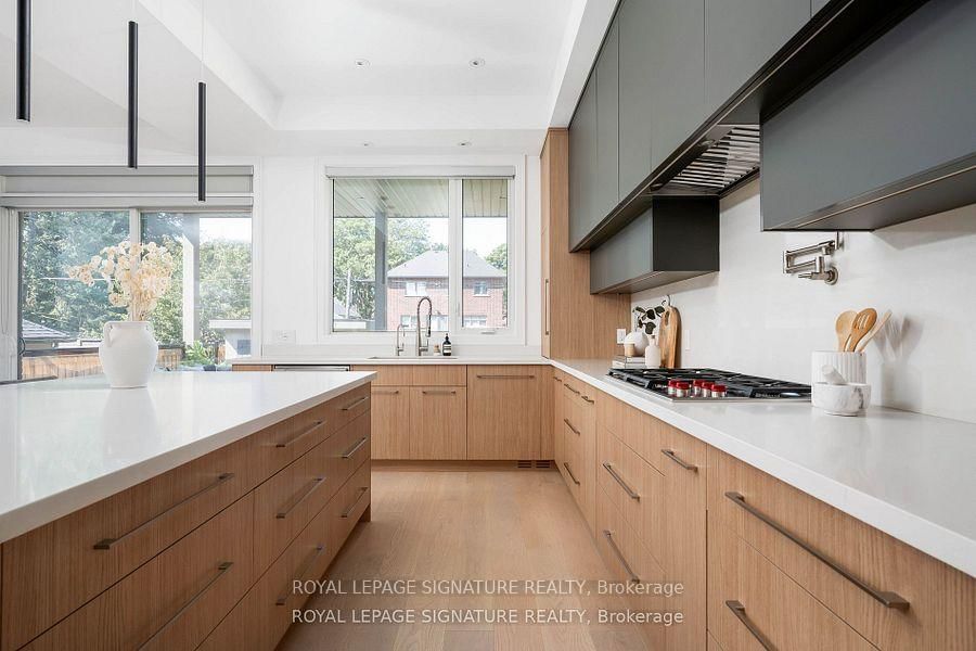 34 Edgecroft Road • Toronto, ON photo 12