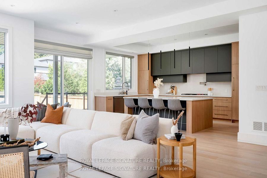 34 Edgecroft Road • Toronto, ON photo 8