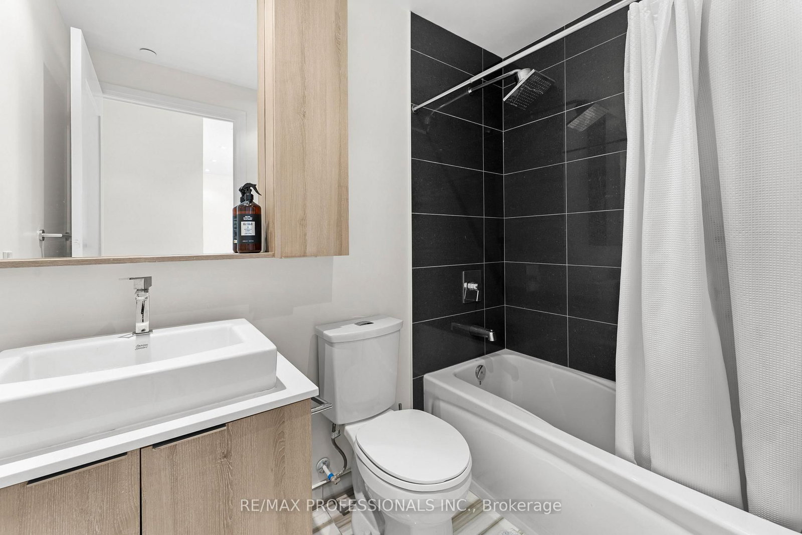 1209-110 Marine Parade Drive, Toronto, ON, photo 5