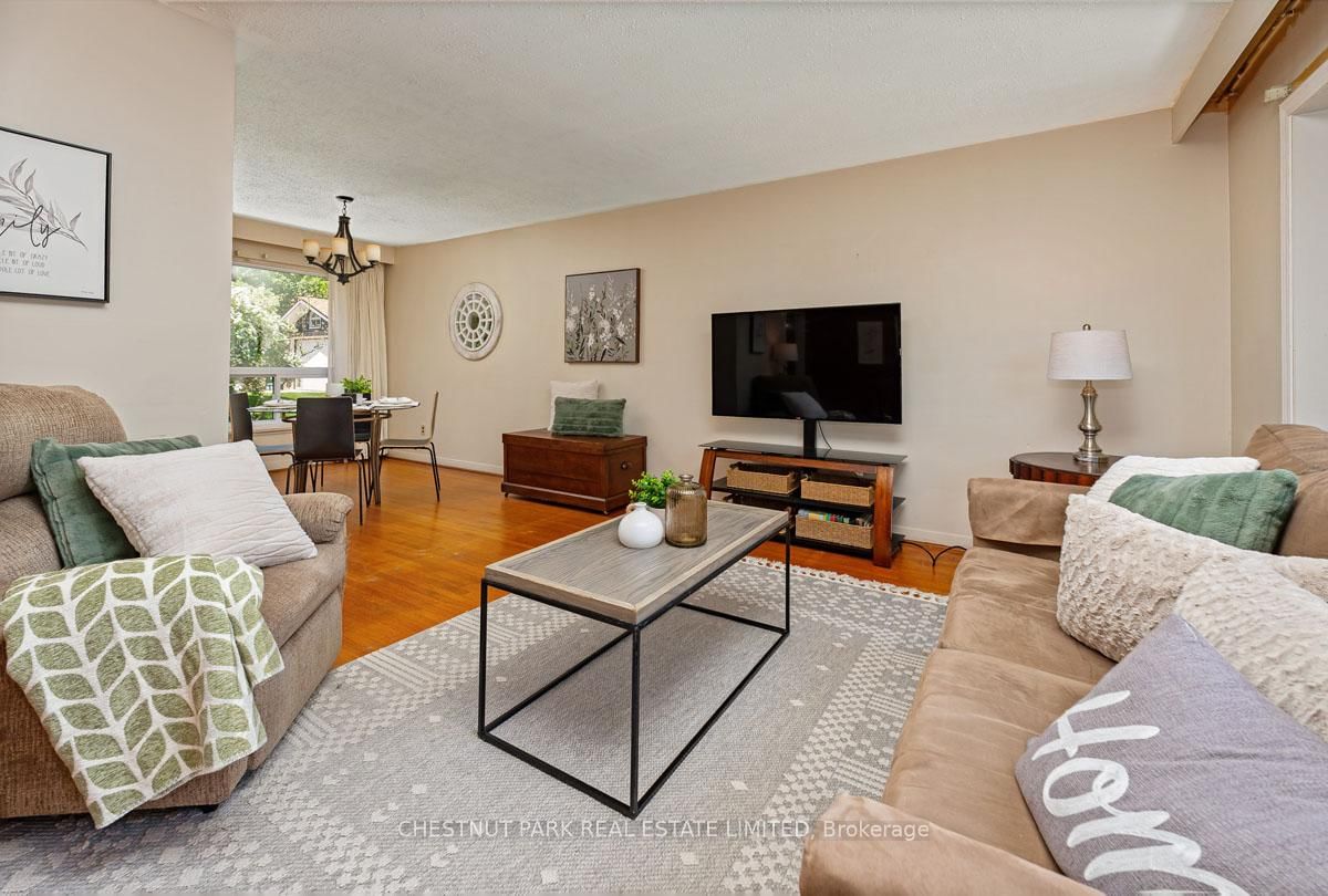 14 Vanderbrent Crescent, Toronto, ON, photo 3