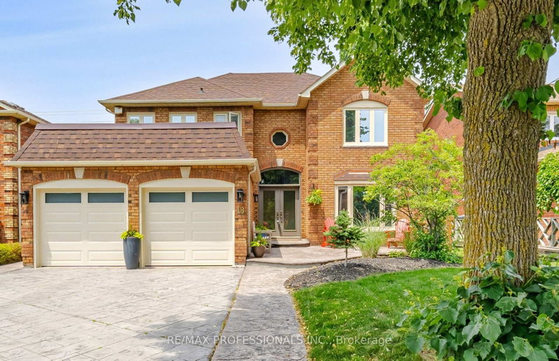 18 Kingfisher Court