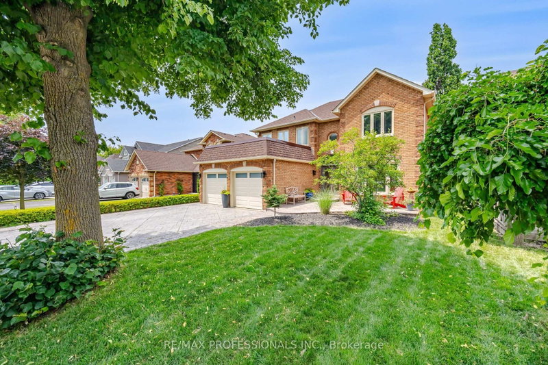 18 Kingfisher Court