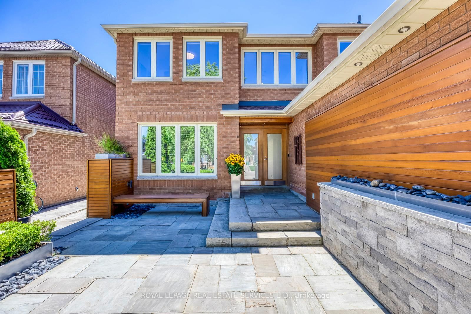 300 Canital Court • Mississauga, ON photo 3