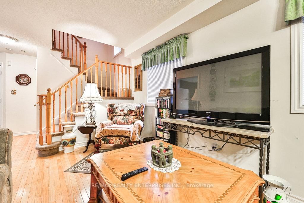 3 Jack Kenny Court • Caledon, ON photo 6