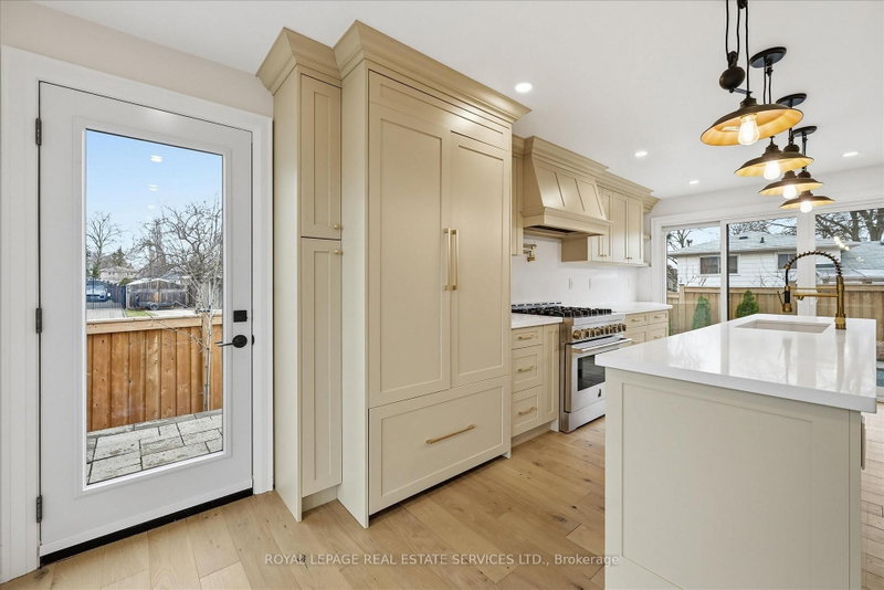 2212 Urwin Oakville,ON L6L 2T2 — Photo 12