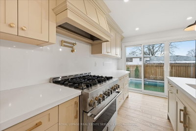 2212 Urwin Oakville,ON L6L 2T2 — Photo 14