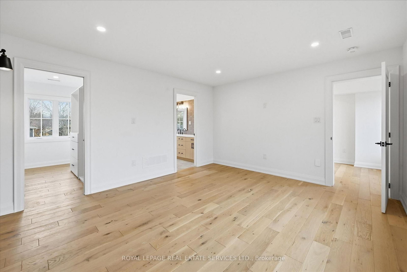 2212 Urwin Crescent • Oakville, ON photo 22