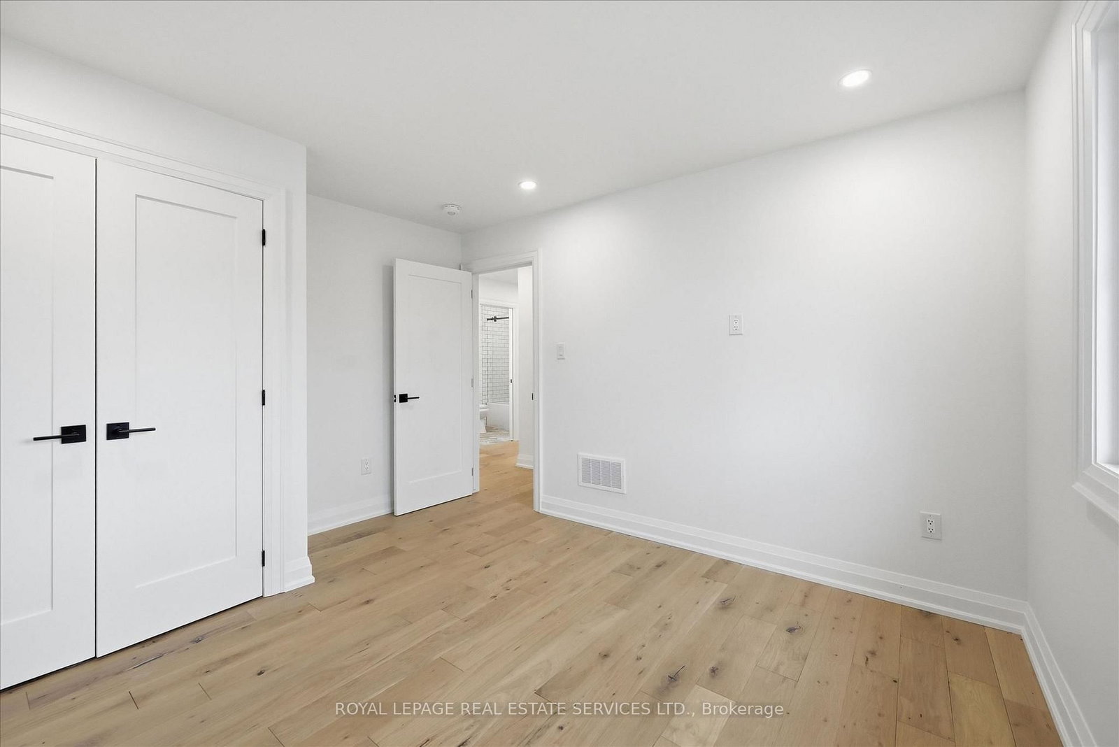 2212 Urwin Crescent • Oakville, ON photo 37