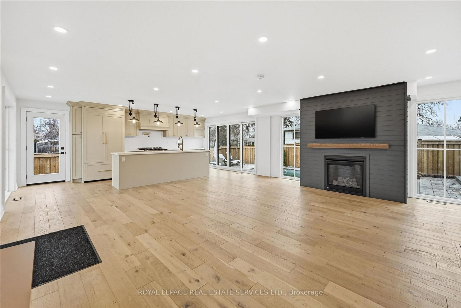 2212 Urwin Crescent • Oakville, ON photo 6