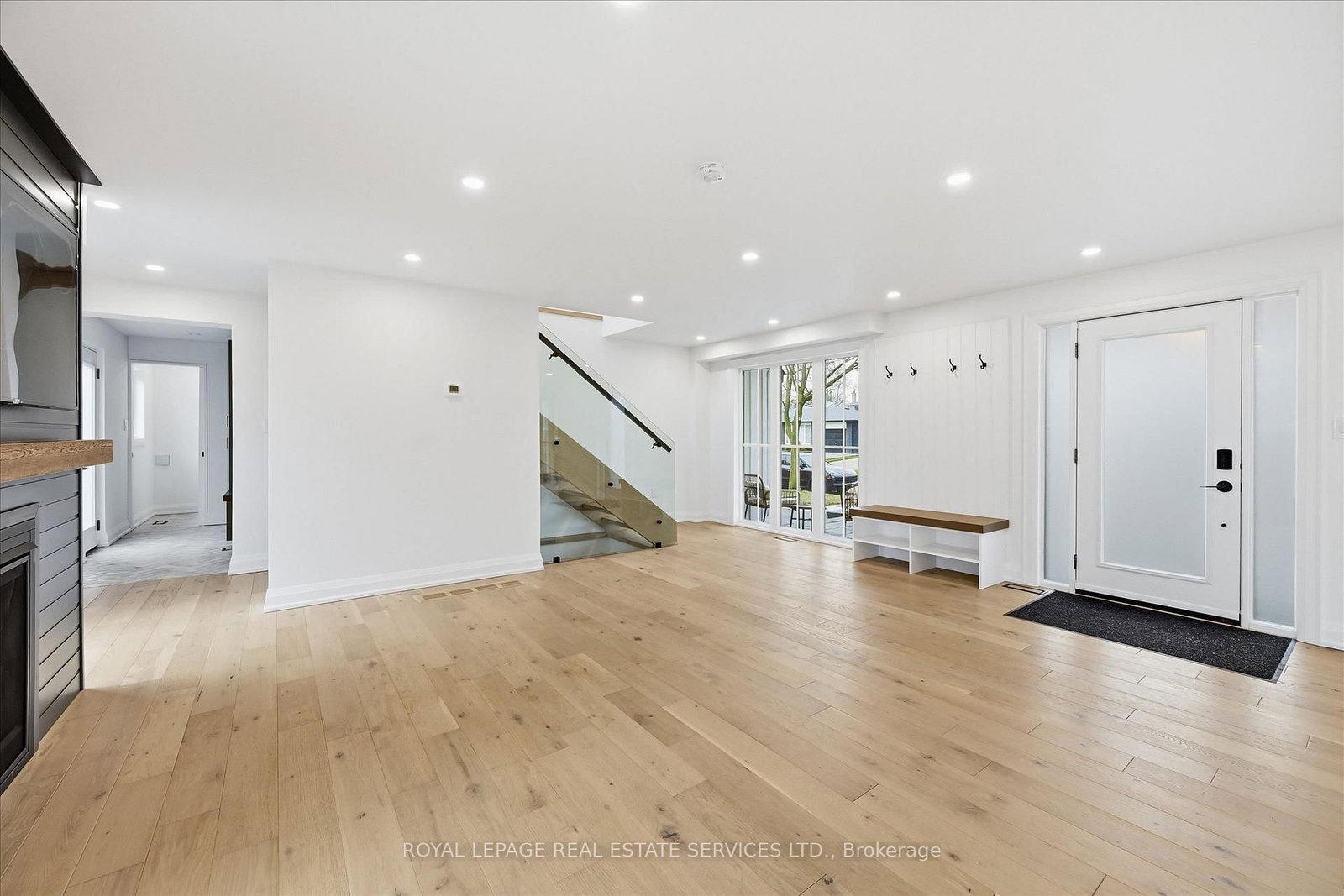 2212 Urwin Crescent • Oakville, ON photo 8