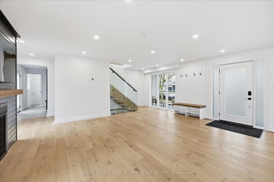 2212 Urwin Crescent • Oakville, ON photo 8