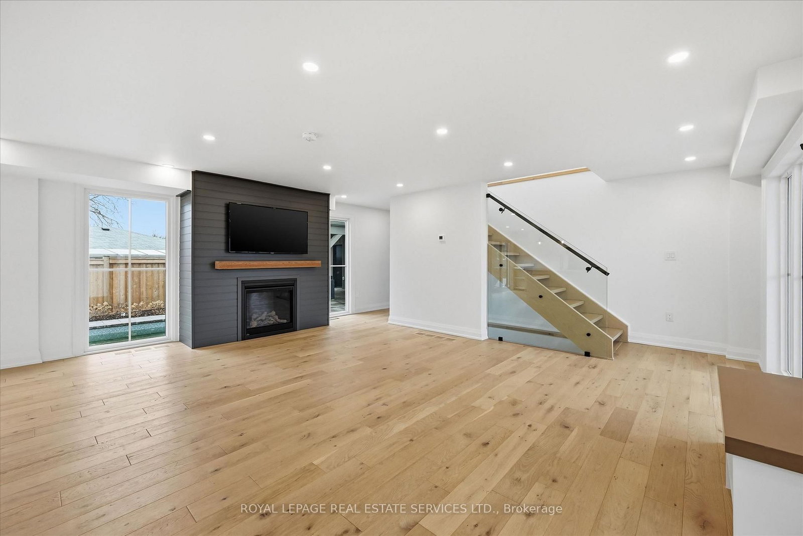 2212 Urwin Crescent • Oakville, ON photo 9