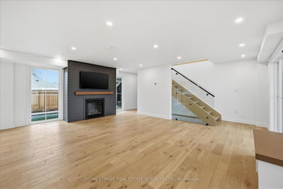 2212 Urwin Crescent • Oakville, ON photo 9