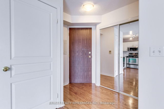 1409 - 2545 Erin Centre Boulevard N