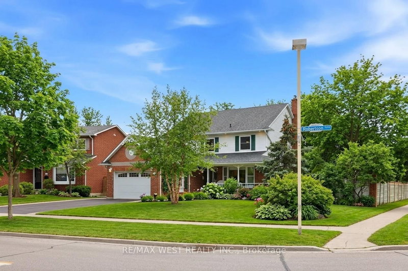 690 Robertson Crescent