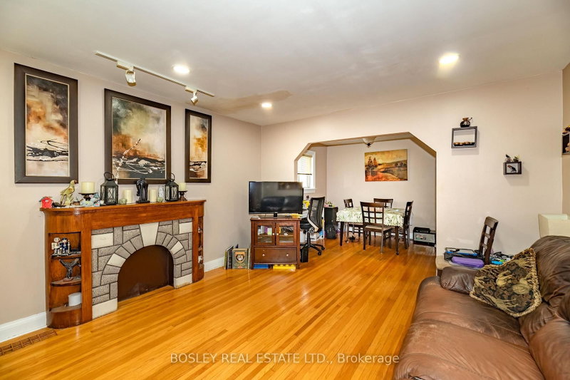 6 Boyd Avenue