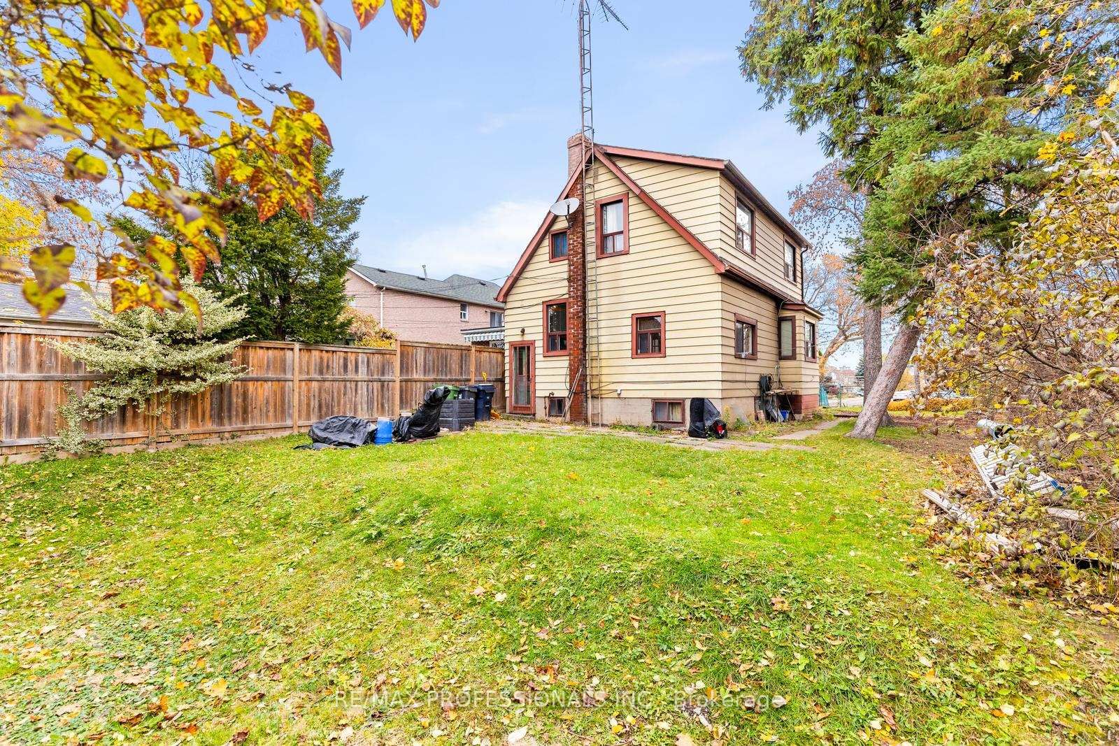 16 Cliff Street • Toronto, ON photo 10
