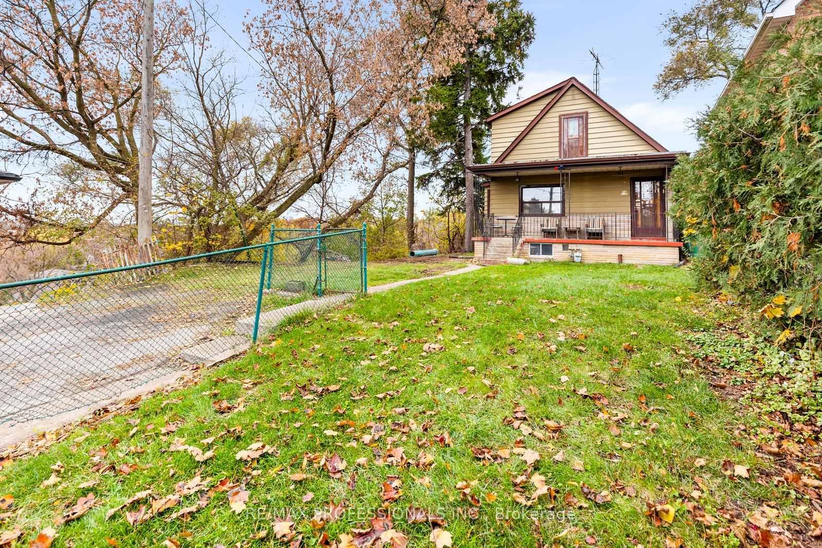 16 Cliff Street • Toronto, ON photo 11