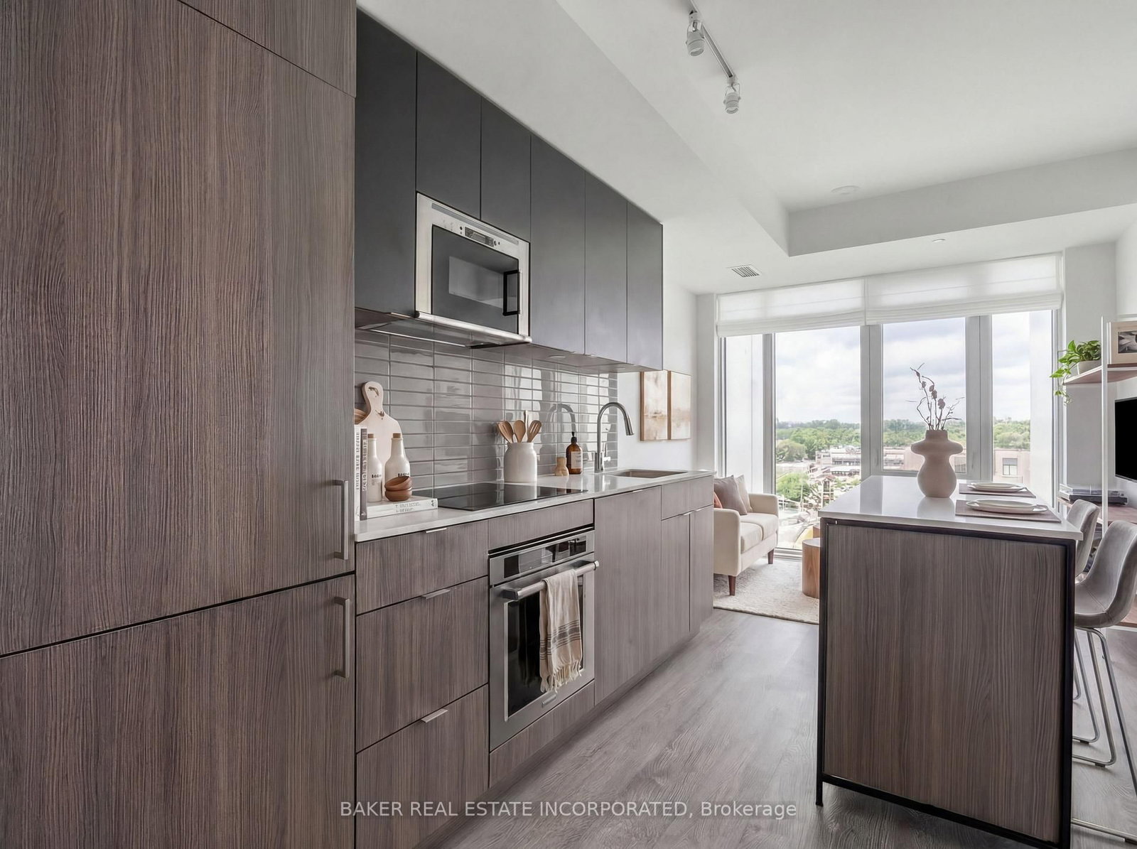 220 Missinnihe Way • #717 • Mississauga, ON photo 2