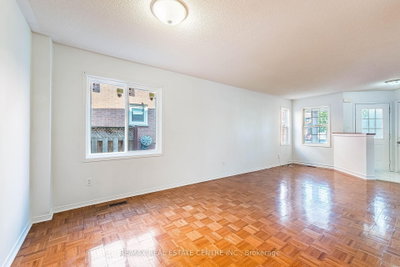 35 Twisted Oak Street • Brampton, ON photo 7