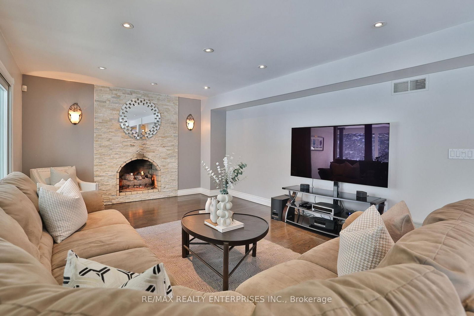 208 Mineola Road W • Mississauga, ON photo 16
