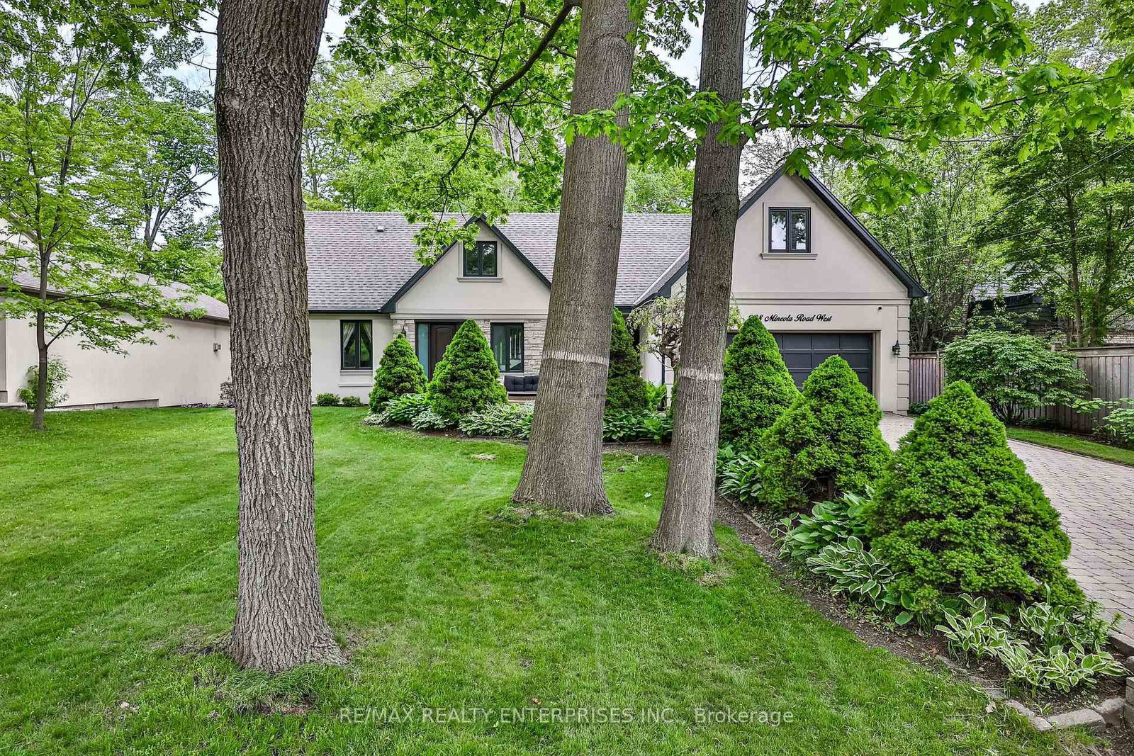 208 Mineola Road W • Mississauga, ON photo 2