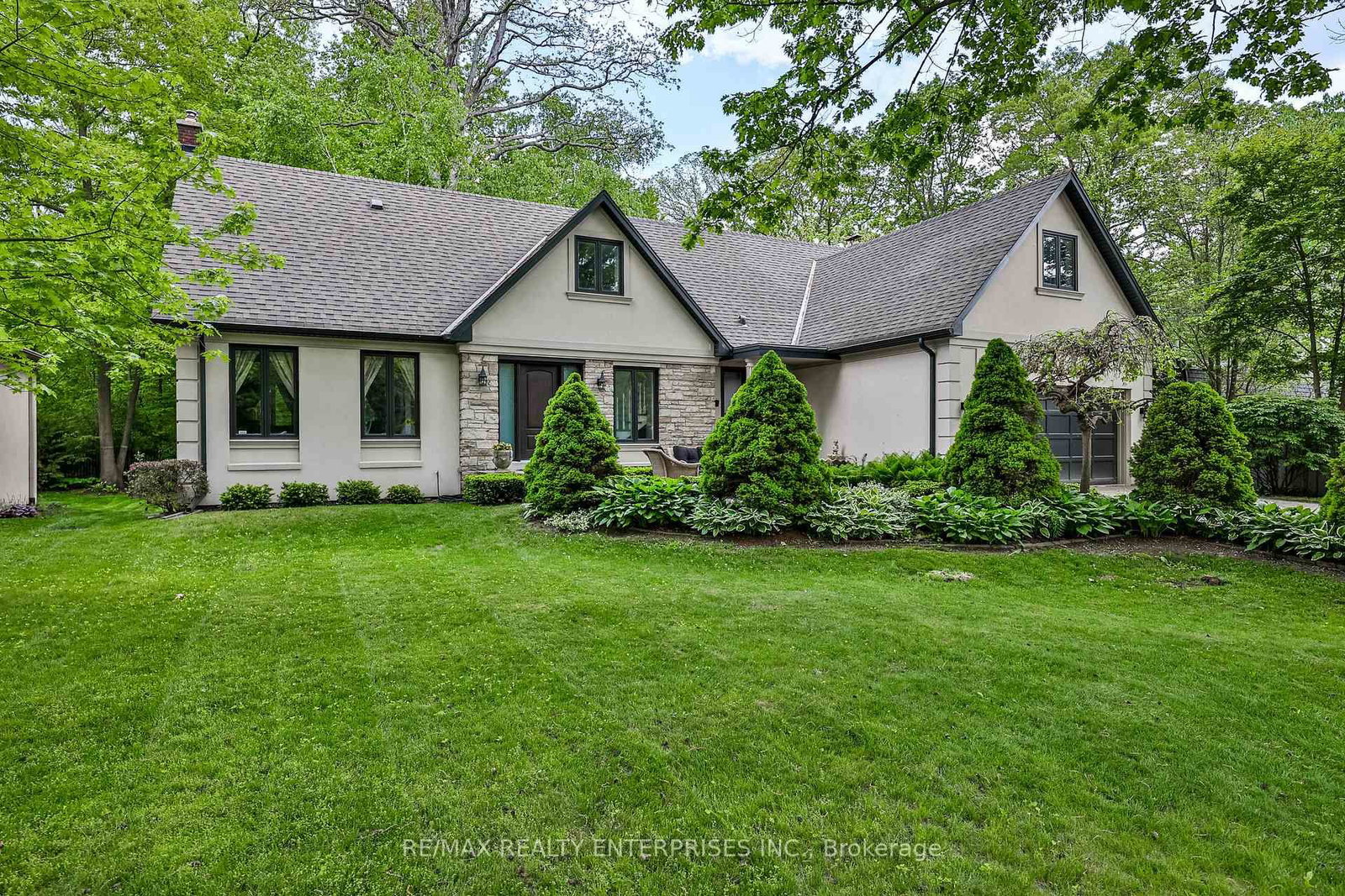 208 Mineola Road W • Mississauga, ON photo 3