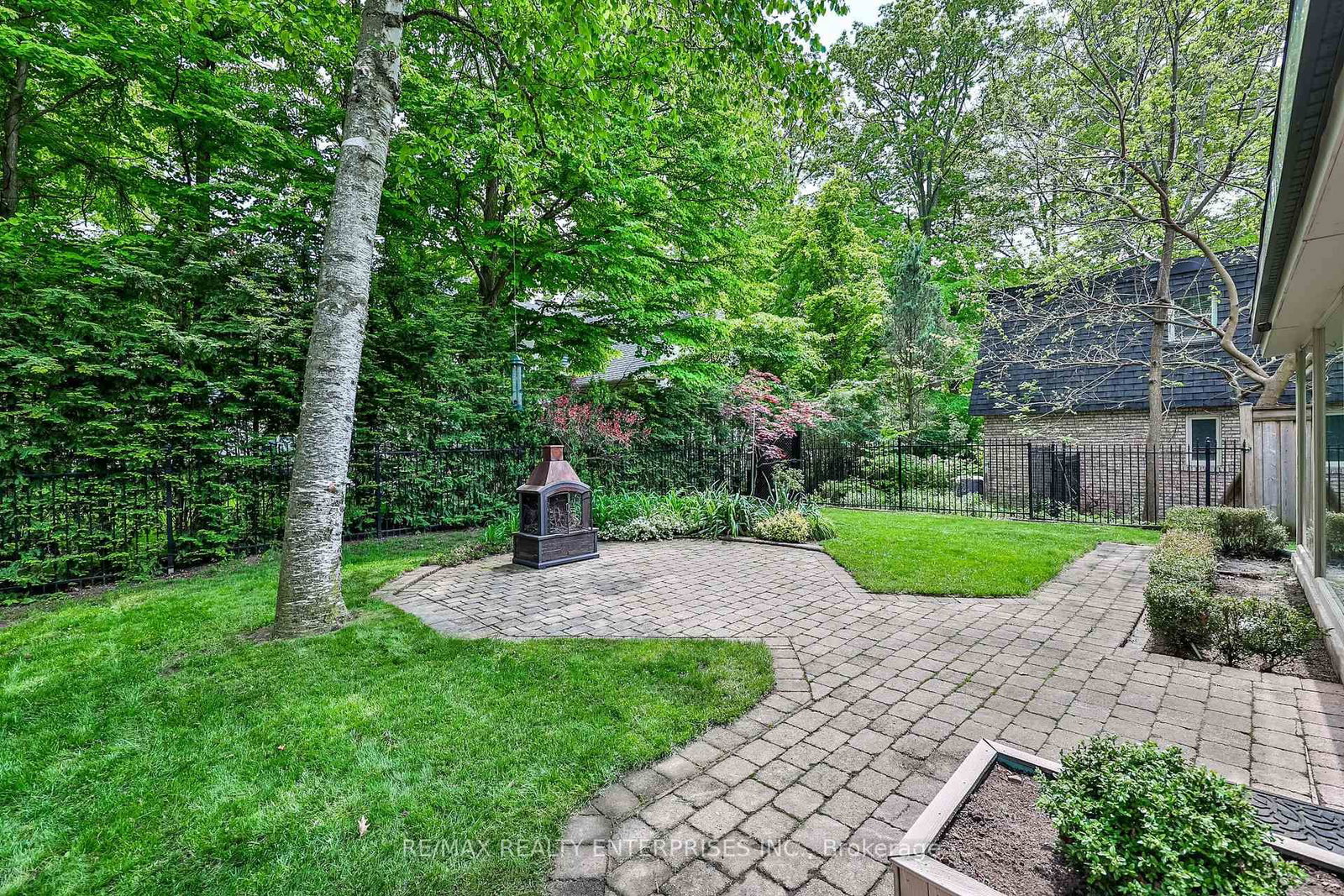 208 Mineola Road W • Mississauga, ON photo 44