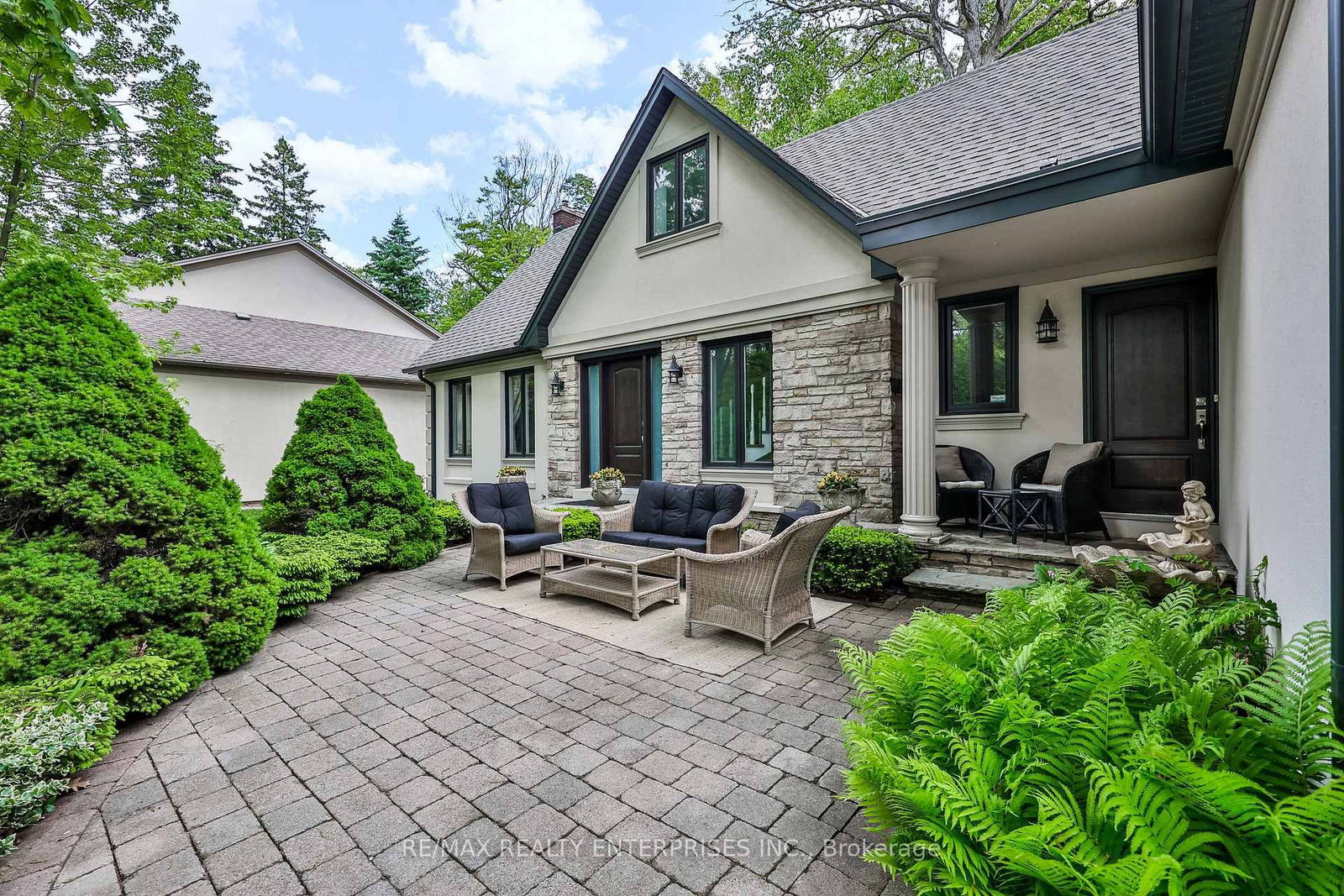 208 Mineola Road W • Mississauga, ON photo 5