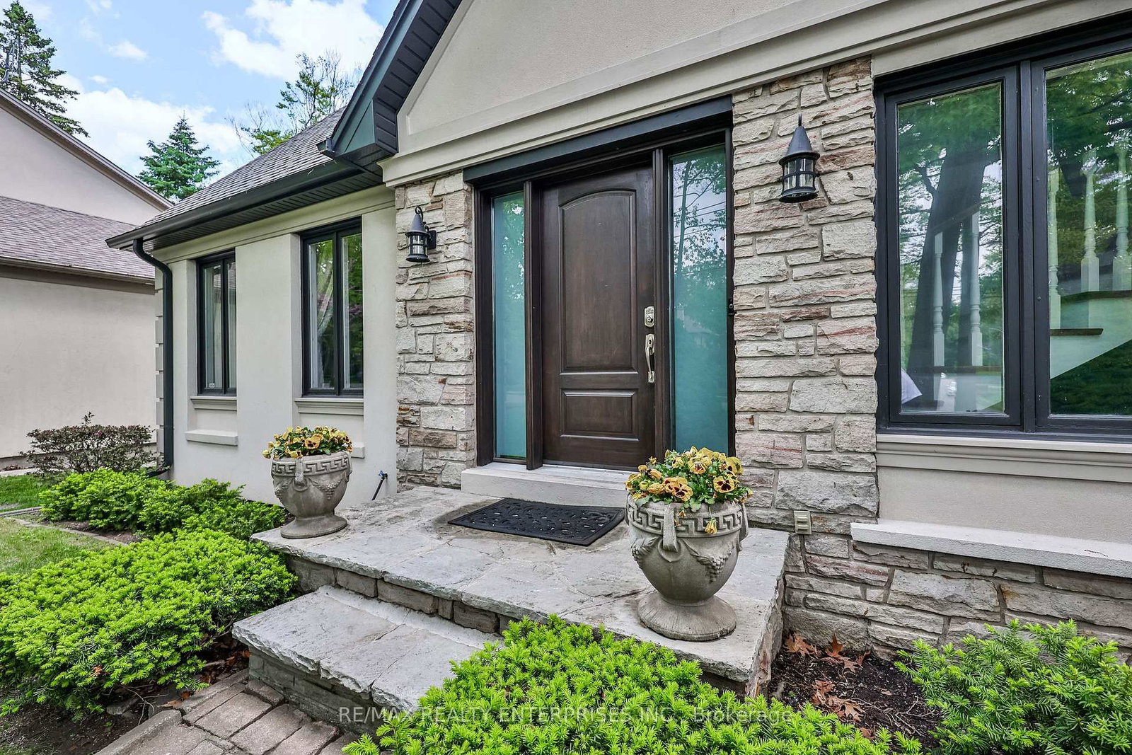 208 Mineola Road W • Mississauga, ON photo 6