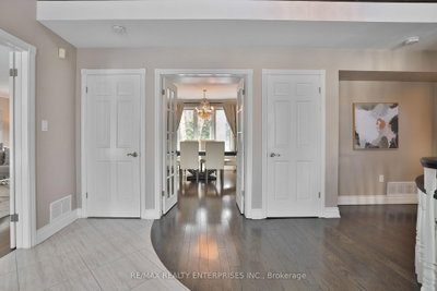 208 Mineola Road W • Mississauga, ON photo 8