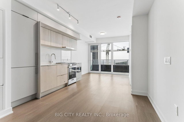 4501 - 448 Burnhamthorpe Road W