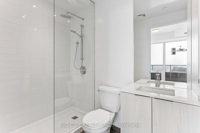 Unit 4501 — 448 Burnhamthorpe Road W — photo 4