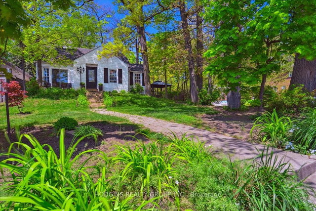 UPPER - 65 Mineola Road E