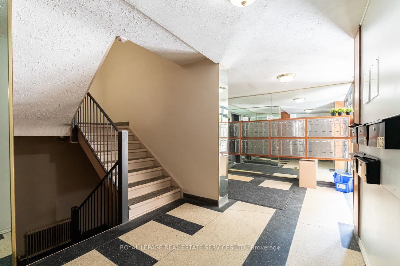 202-101 Coe Hill Drive, Toronto, ON, photo 3