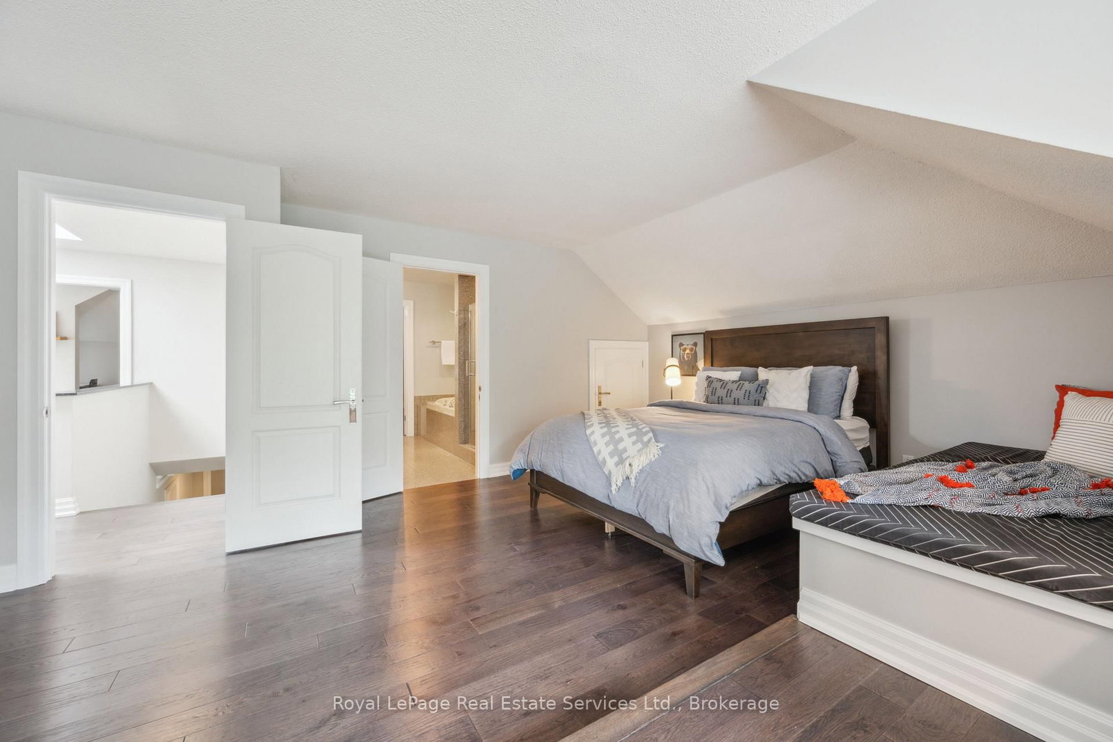 480 CHARTWELL Road • Oakville, ON photo 34