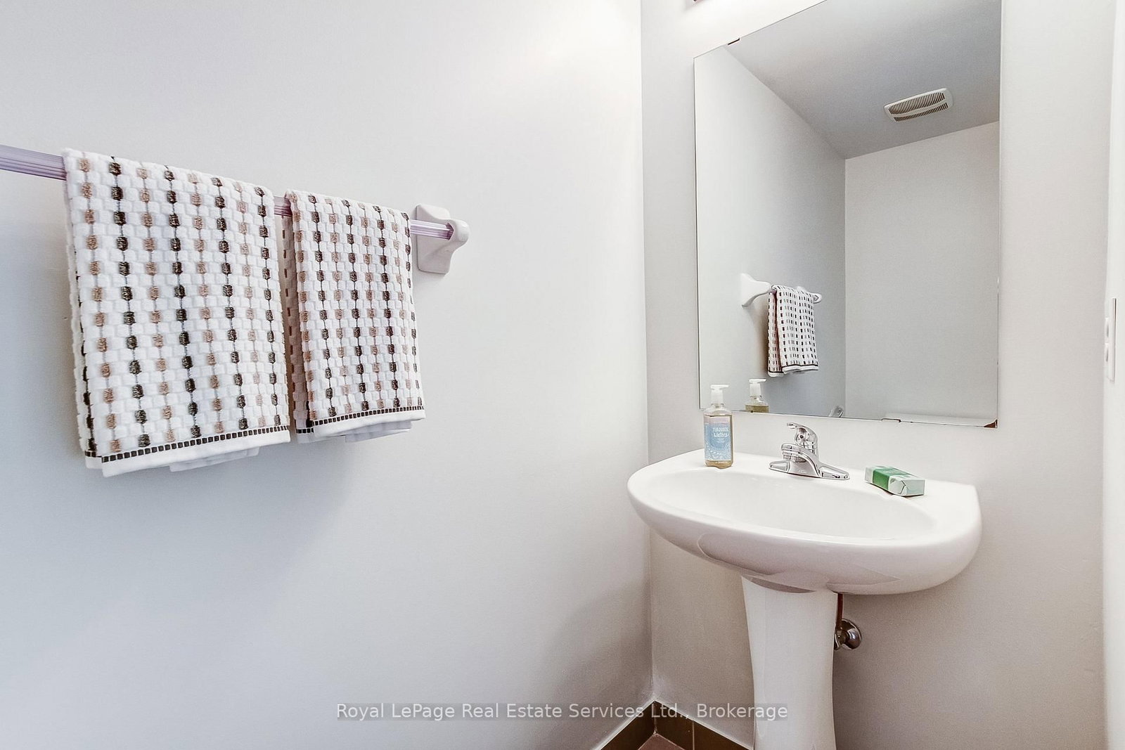 233 Duskywing Way • #22 • Oakville, ON photo 6