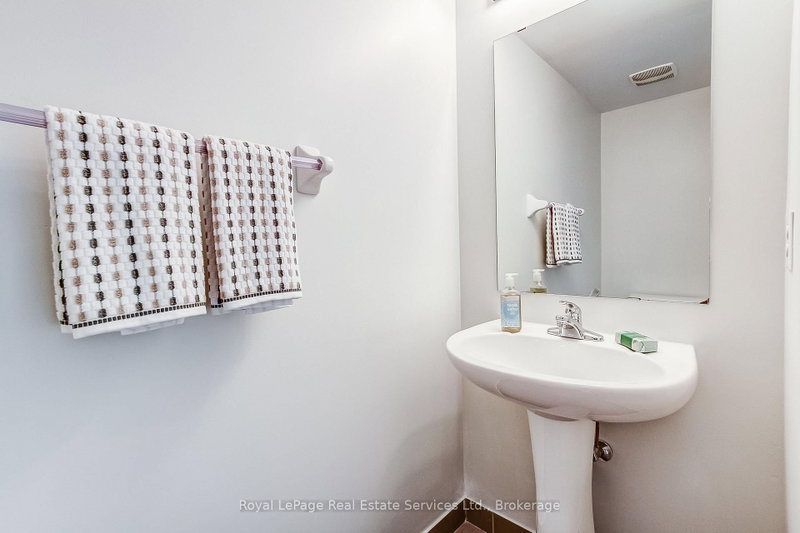 233 Duskywing Oakville,ON L6L 0C5 — Photo 6
