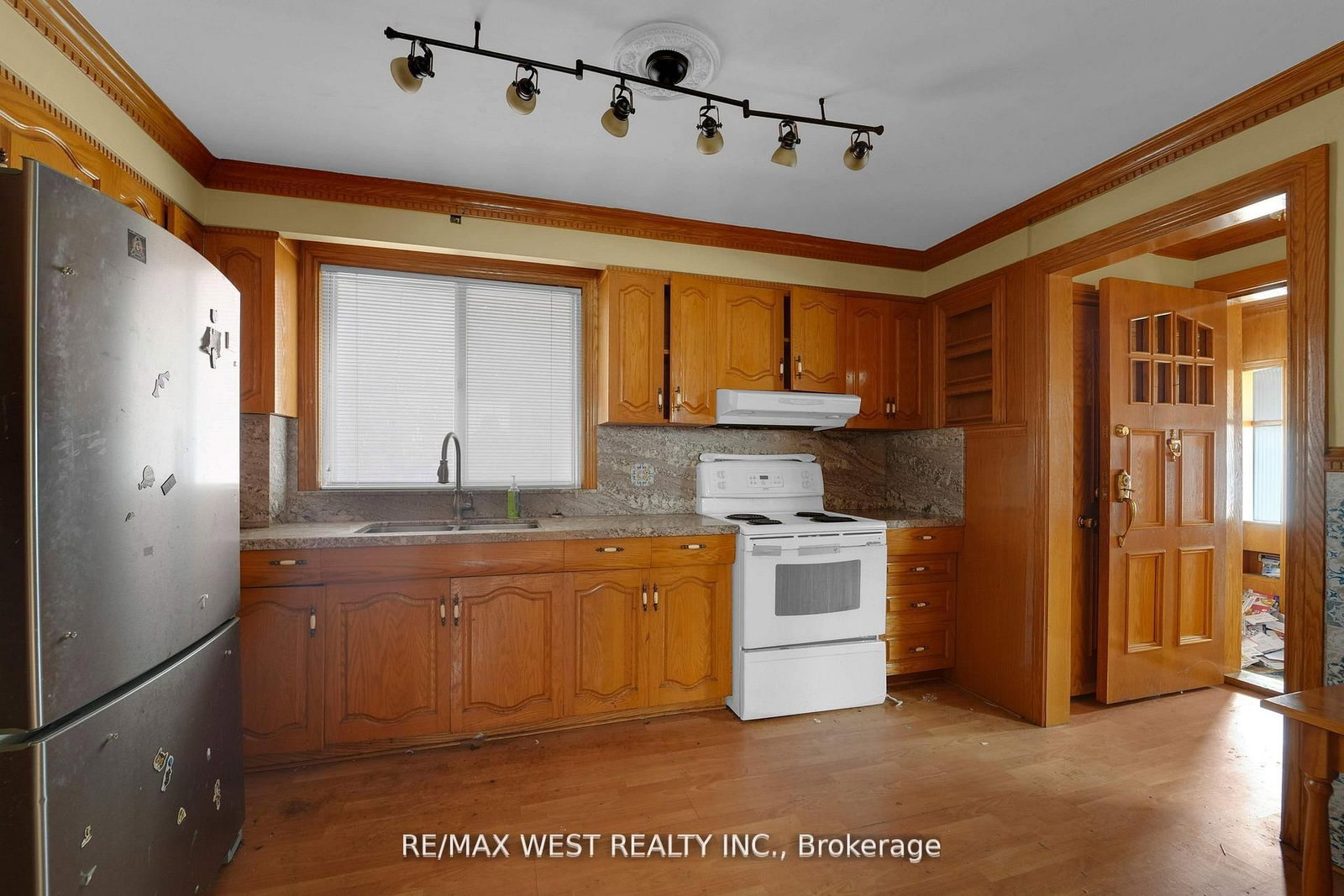 661 Beresford Avenue • Toronto, ON photo 7