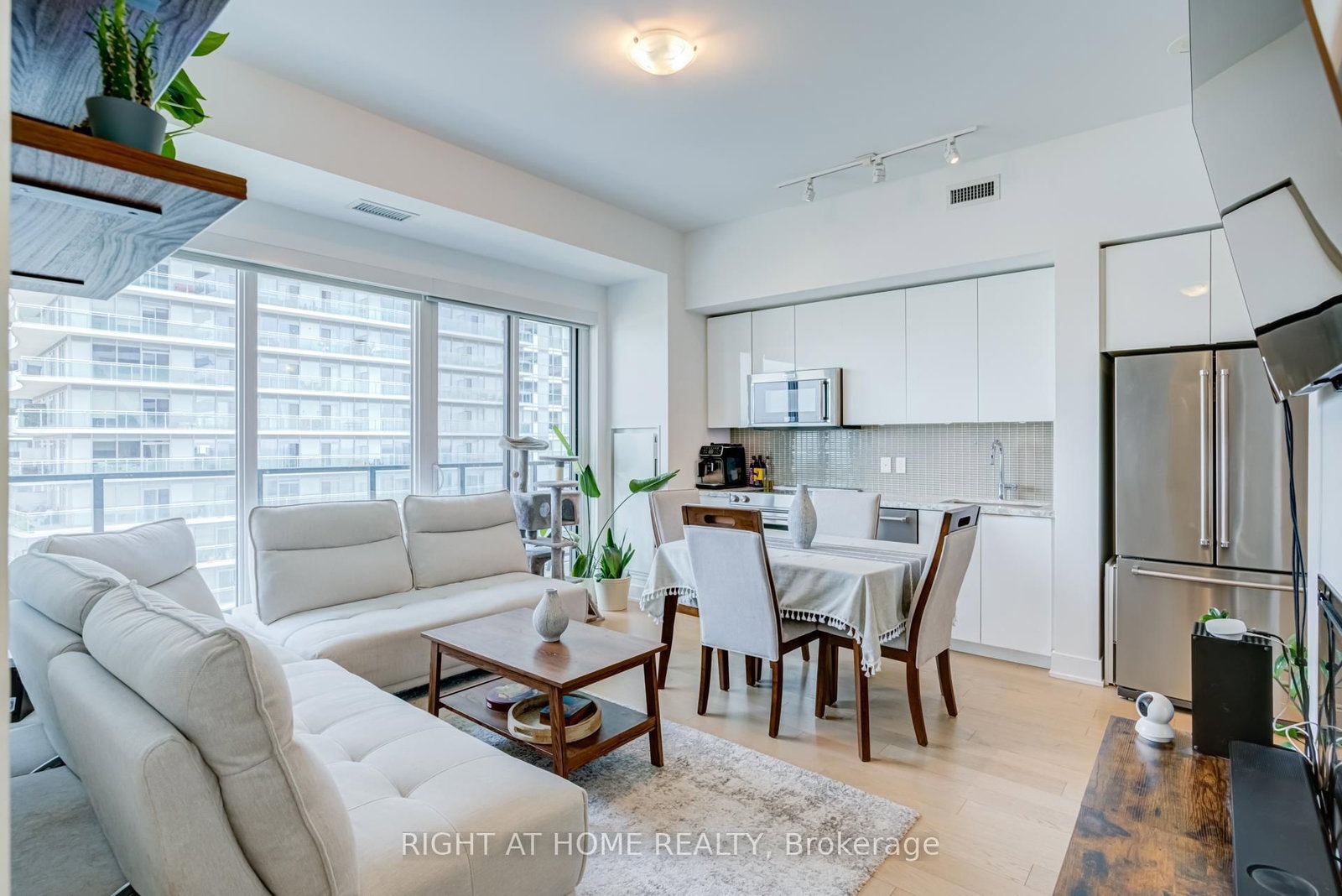 30 Shore Breeze Drive • #1413 • Toronto, ON photo 11