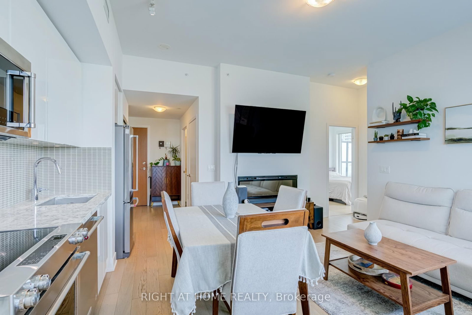 30 Shore Breeze Drive • #1413 • Toronto, ON photo 12