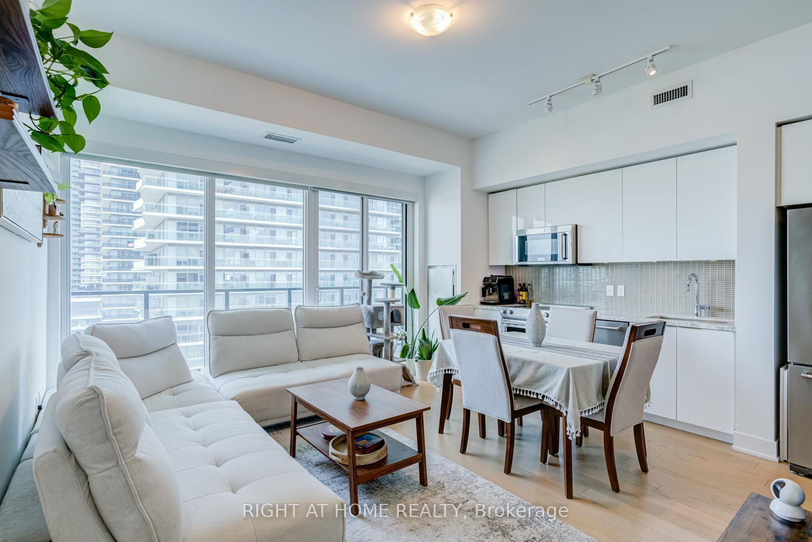 30 Shore Breeze Drive • #1413 • Toronto, ON photo 13