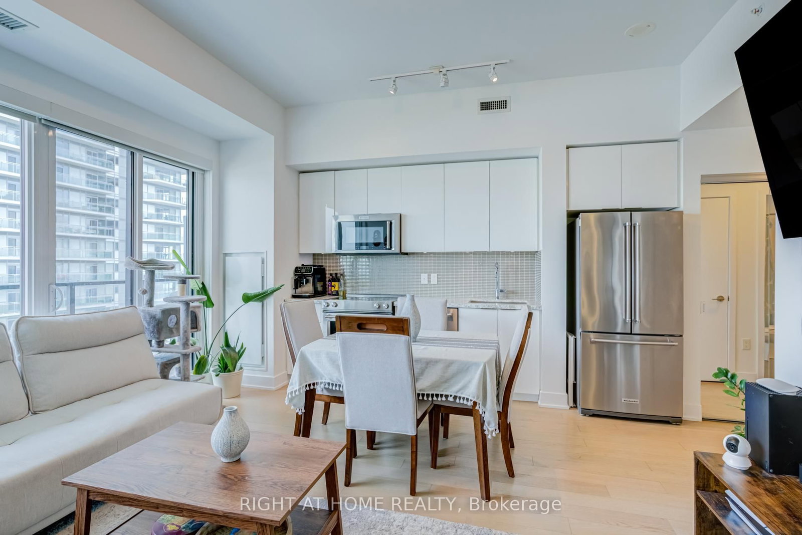 30 Shore Breeze Drive • #1413 • Toronto, ON photo 17