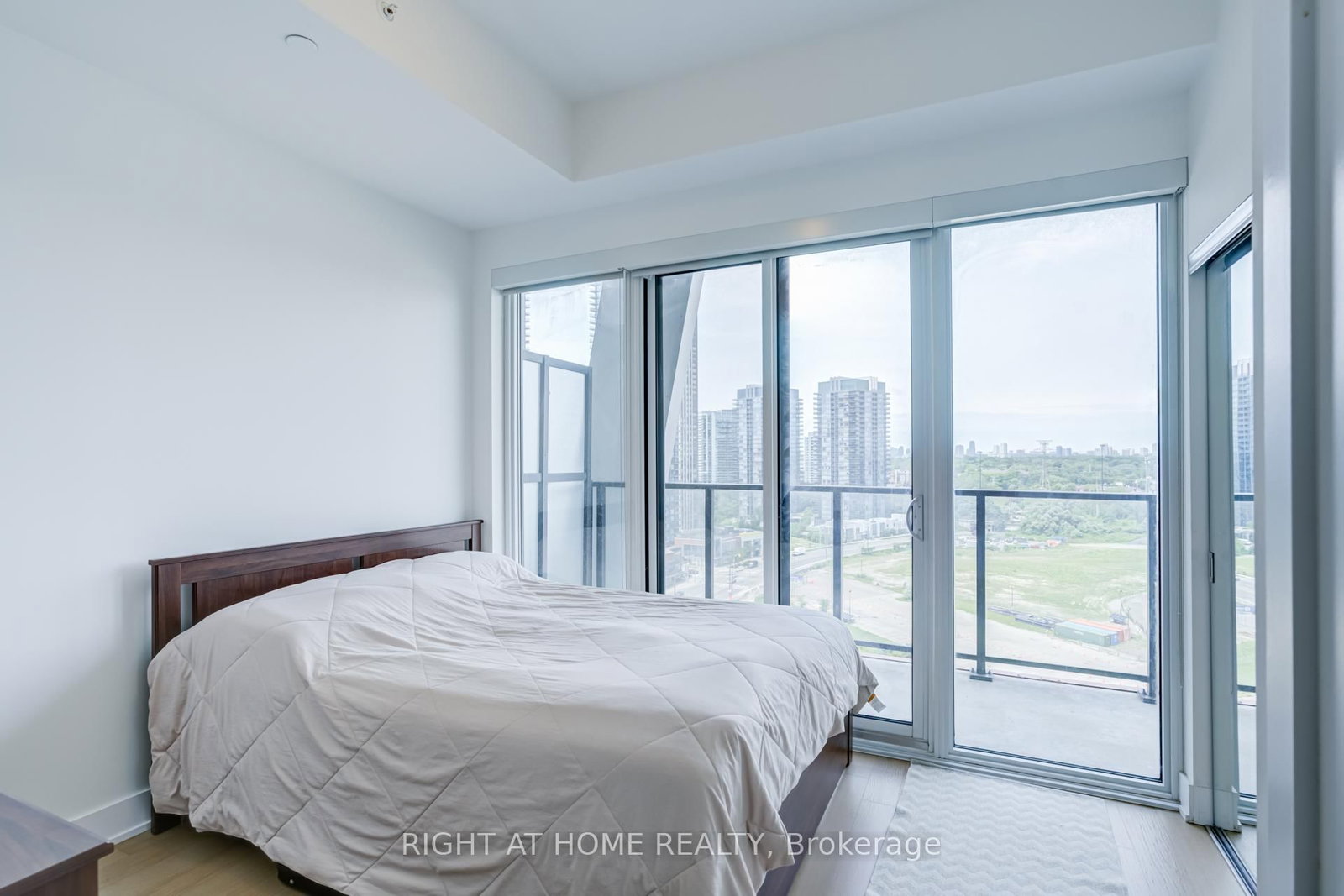 30 Shore Breeze Drive • #1413 • Toronto, ON photo 25