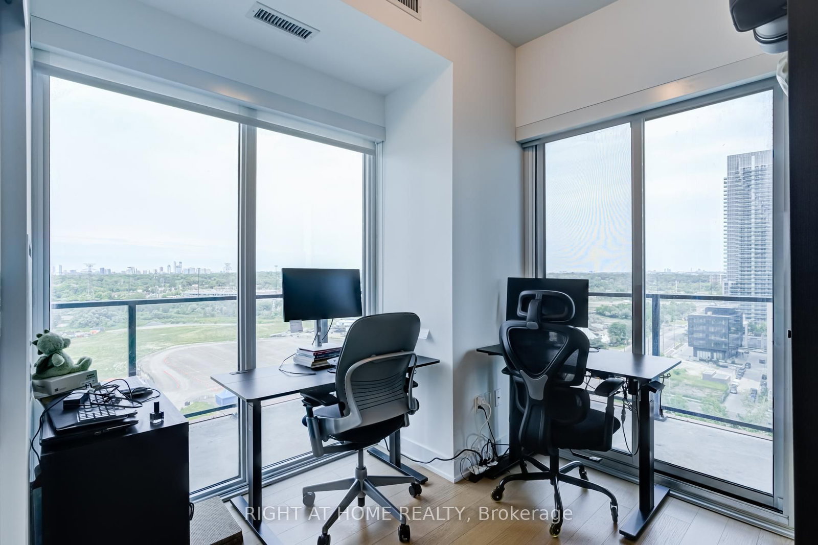 30 Shore Breeze Drive • #1413 • Toronto, ON photo 29