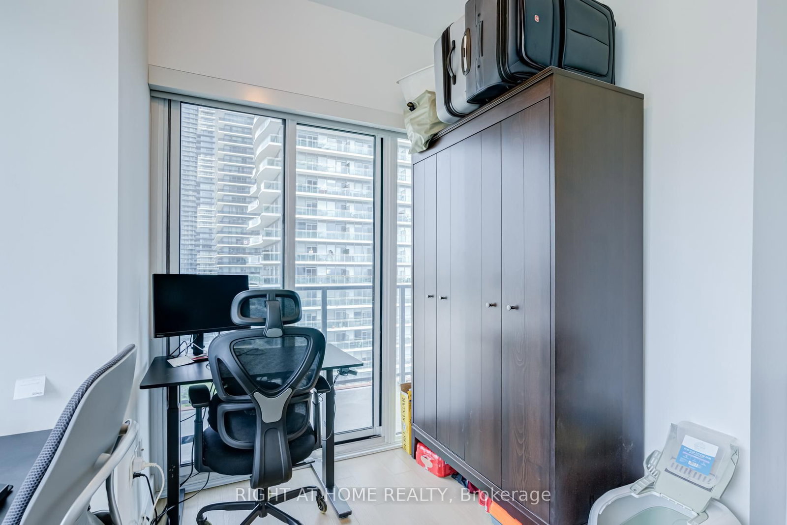 30 Shore Breeze Drive • #1413 • Toronto, ON photo 31