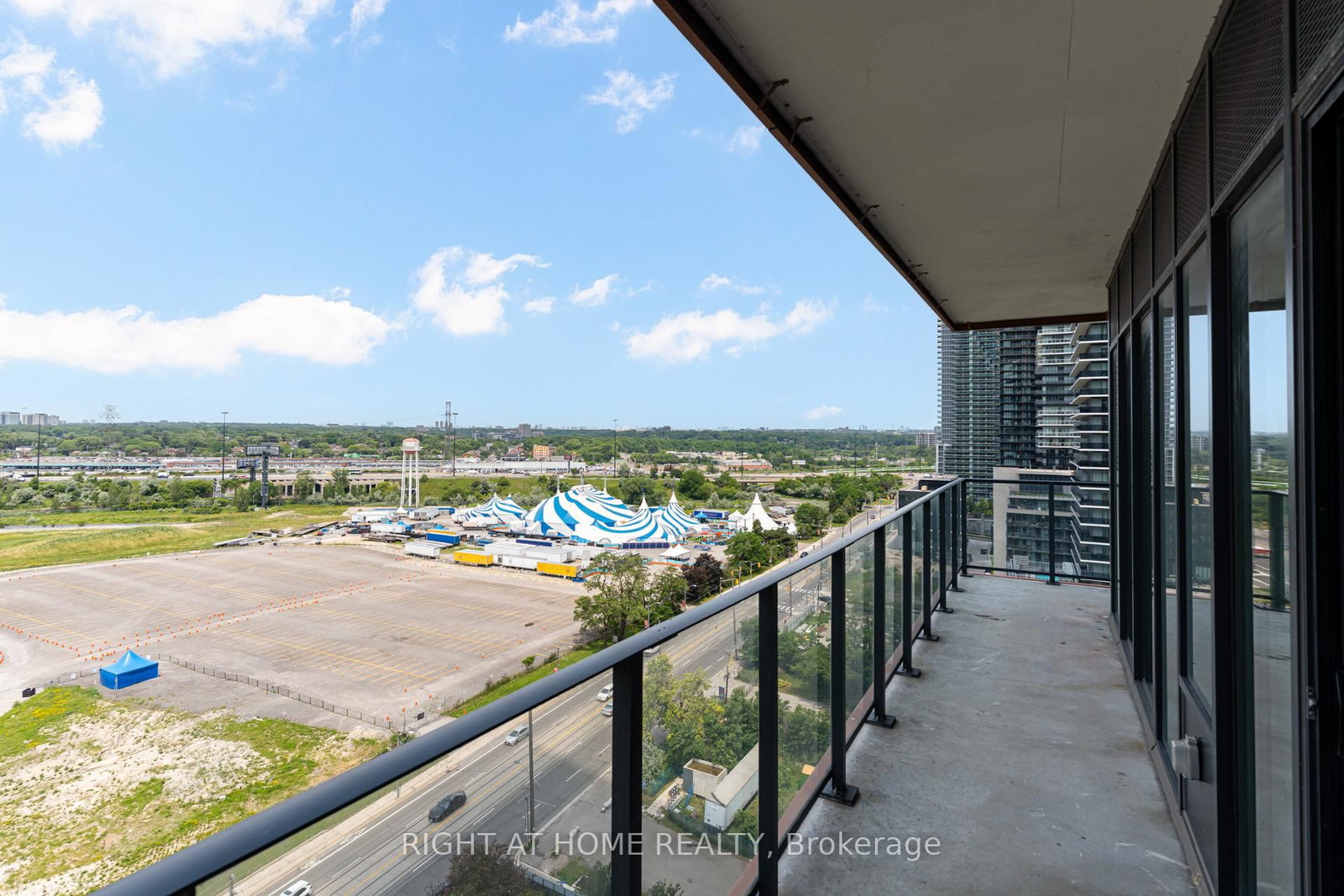 30 Shore Breeze Drive • #1413 • Toronto, ON photo 33